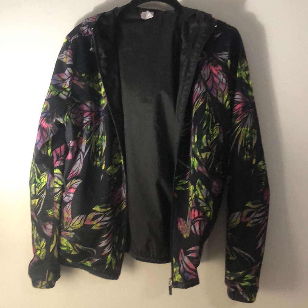 Women’s athletic windbreaker/ rain coat
